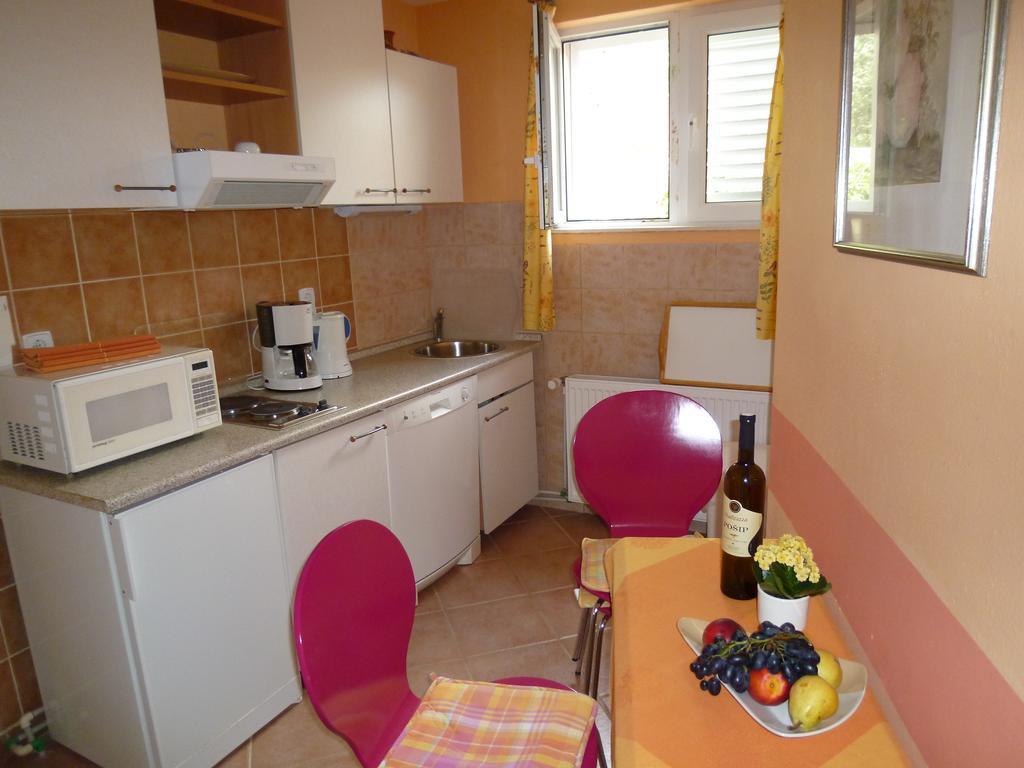 Apartments Helena Orebić Екстериор снимка