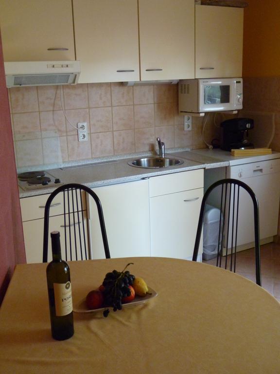 Apartments Helena Orebić Екстериор снимка