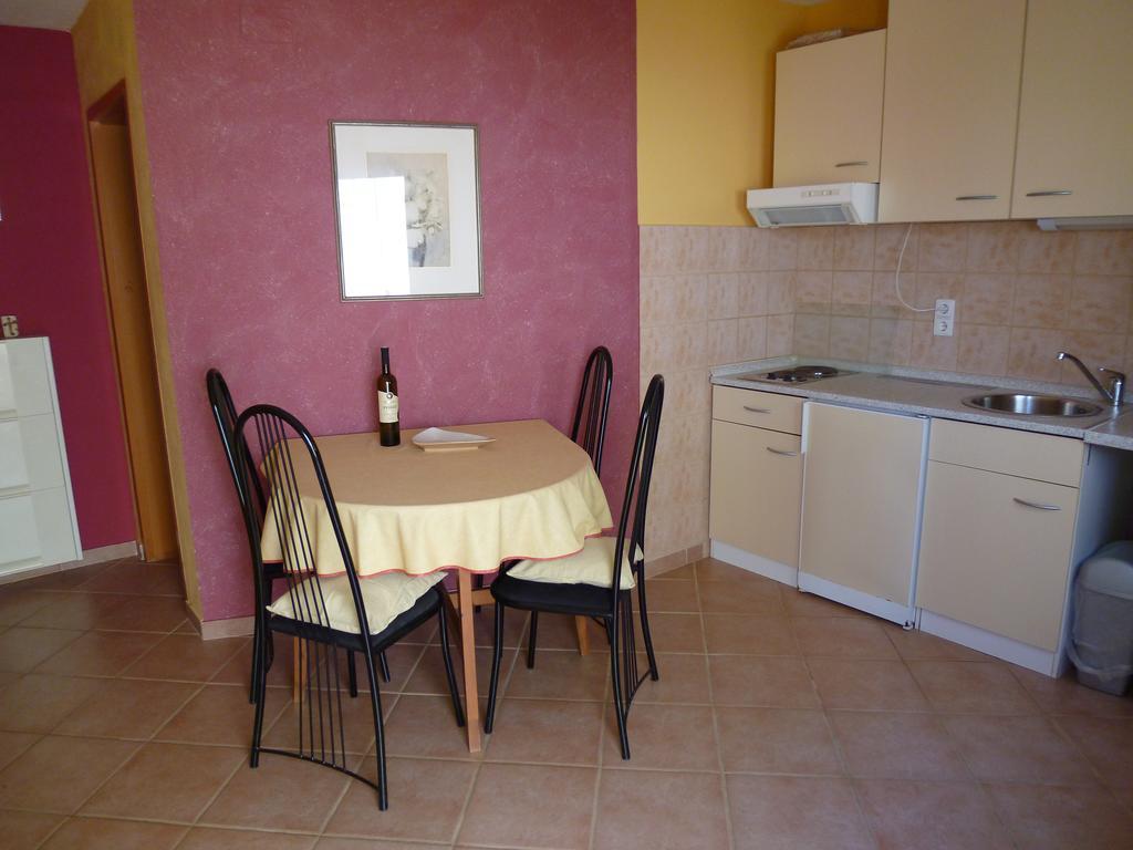 Apartments Helena Orebić Екстериор снимка
